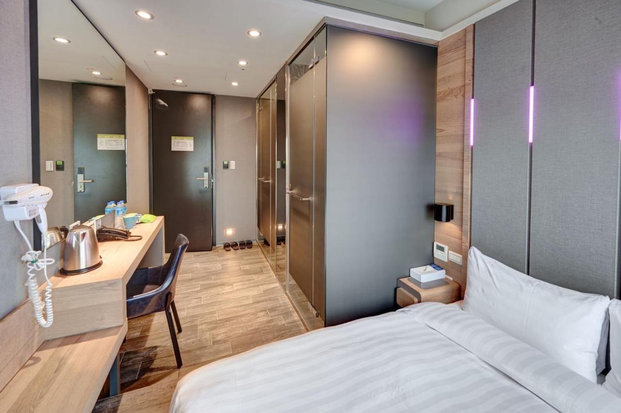 Kiwi Share Hotel Чжунли Екстериор снимка