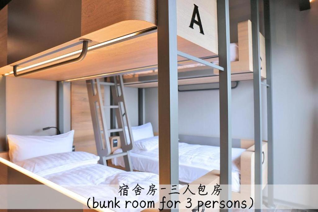 Kiwi Share Hotel Чжунли Екстериор снимка