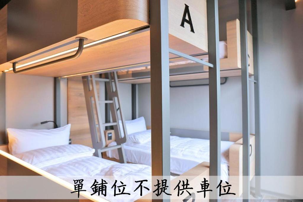 Kiwi Share Hotel Чжунли Екстериор снимка