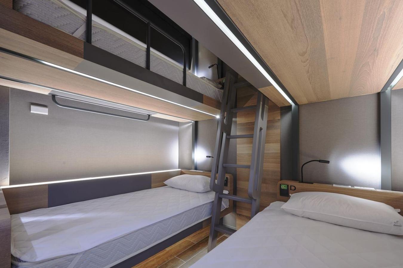Kiwi Share Hotel Чжунли Екстериор снимка