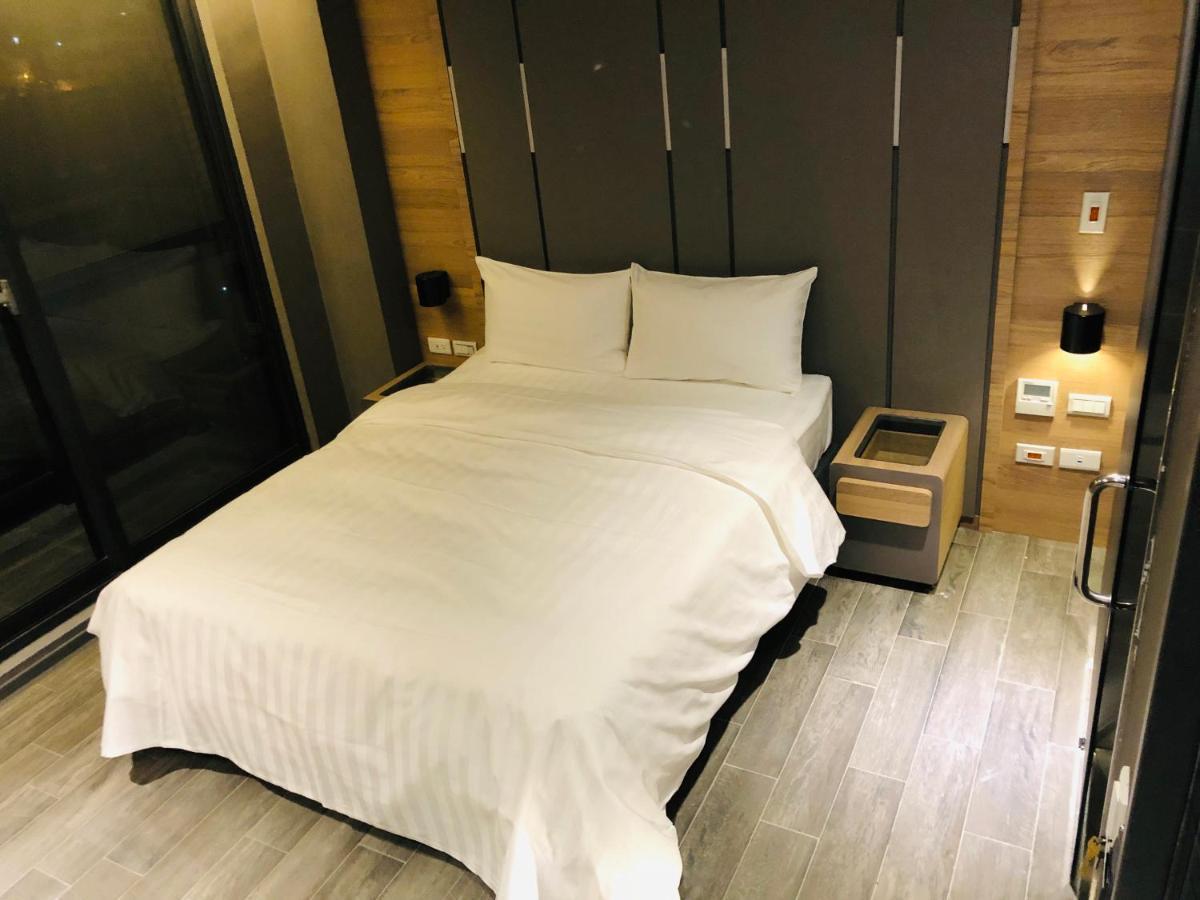 Kiwi Share Hotel Чжунли Екстериор снимка