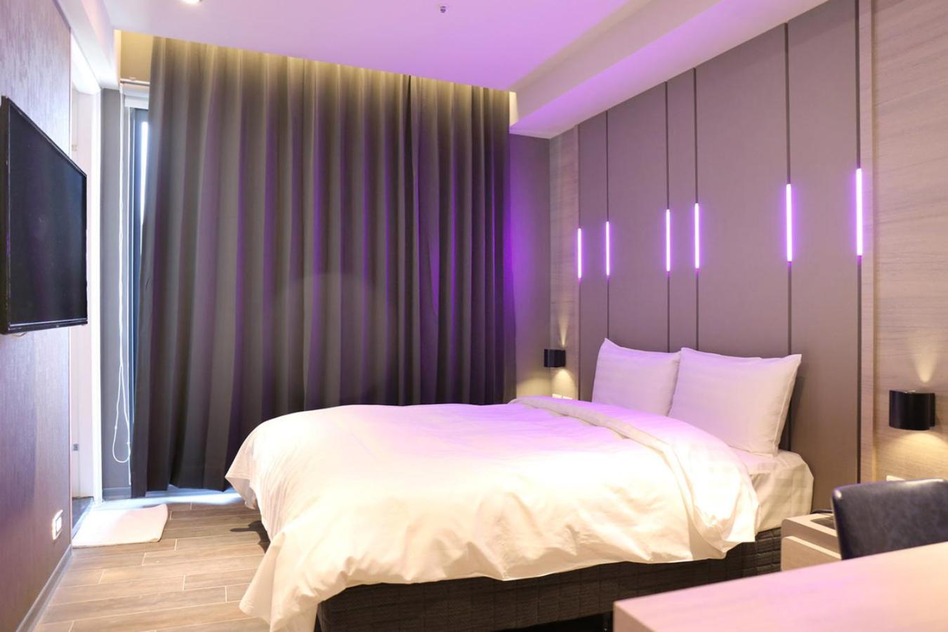 Kiwi Share Hotel Чжунли Екстериор снимка