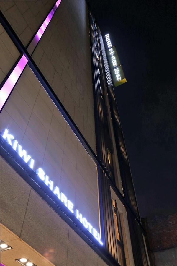 Kiwi Share Hotel Чжунли Екстериор снимка