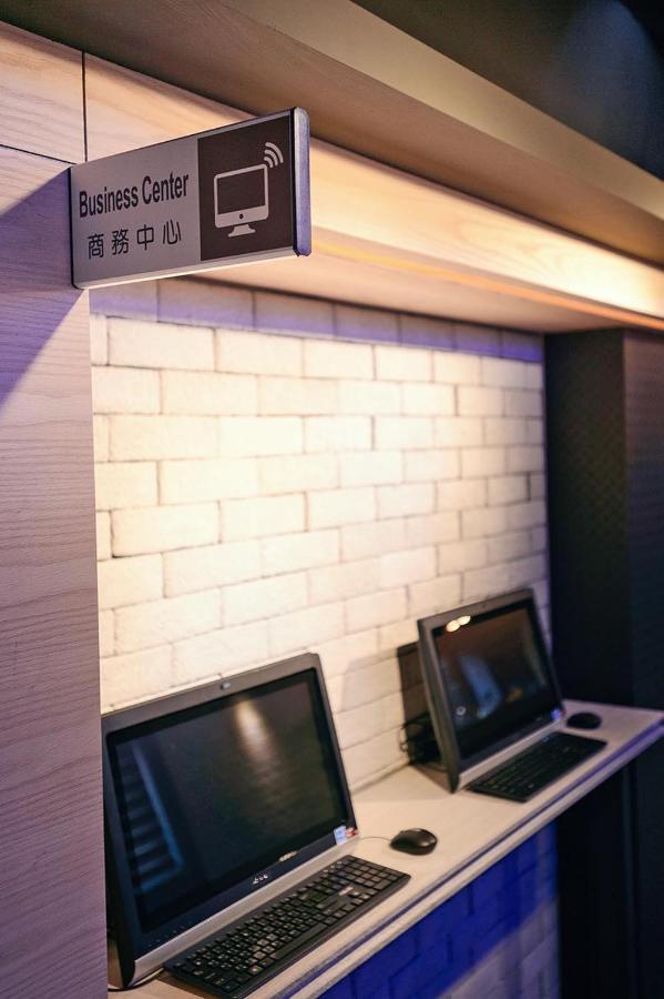 Kiwi Share Hotel Чжунли Екстериор снимка