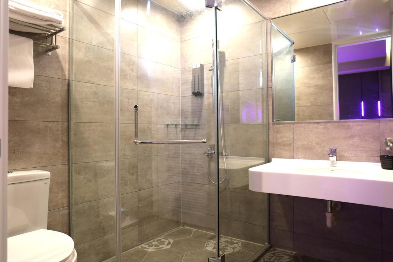 Kiwi Share Hotel Чжунли Екстериор снимка