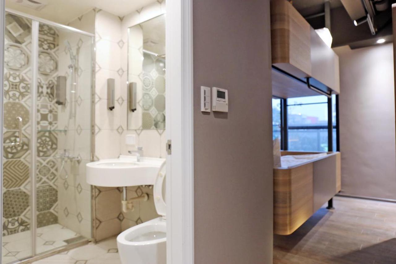 Kiwi Share Hotel Чжунли Екстериор снимка